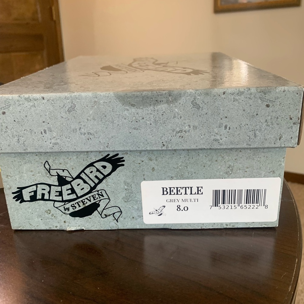 New in box freebird beetle clog size 8